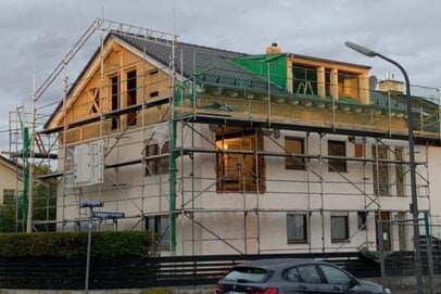 Außenansicht vom Dachausbau Einfamilienhaus in München (Bayern) Außenansicht vom Dachausbau Einfamilienhaus in München (Bayern)