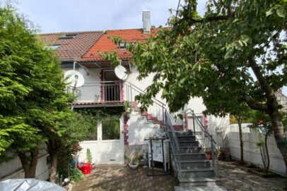 Sanierungsfahrplan von einem Mehrfamilienhaus in Schönaich (Baden-Württemberg) – Gartenansicht des Gebäudes Sanierungsfahrplan von einem Mehrfamilienhaus in Schönaich (Baden-Württemberg) – Gartenansicht des Gebäudes